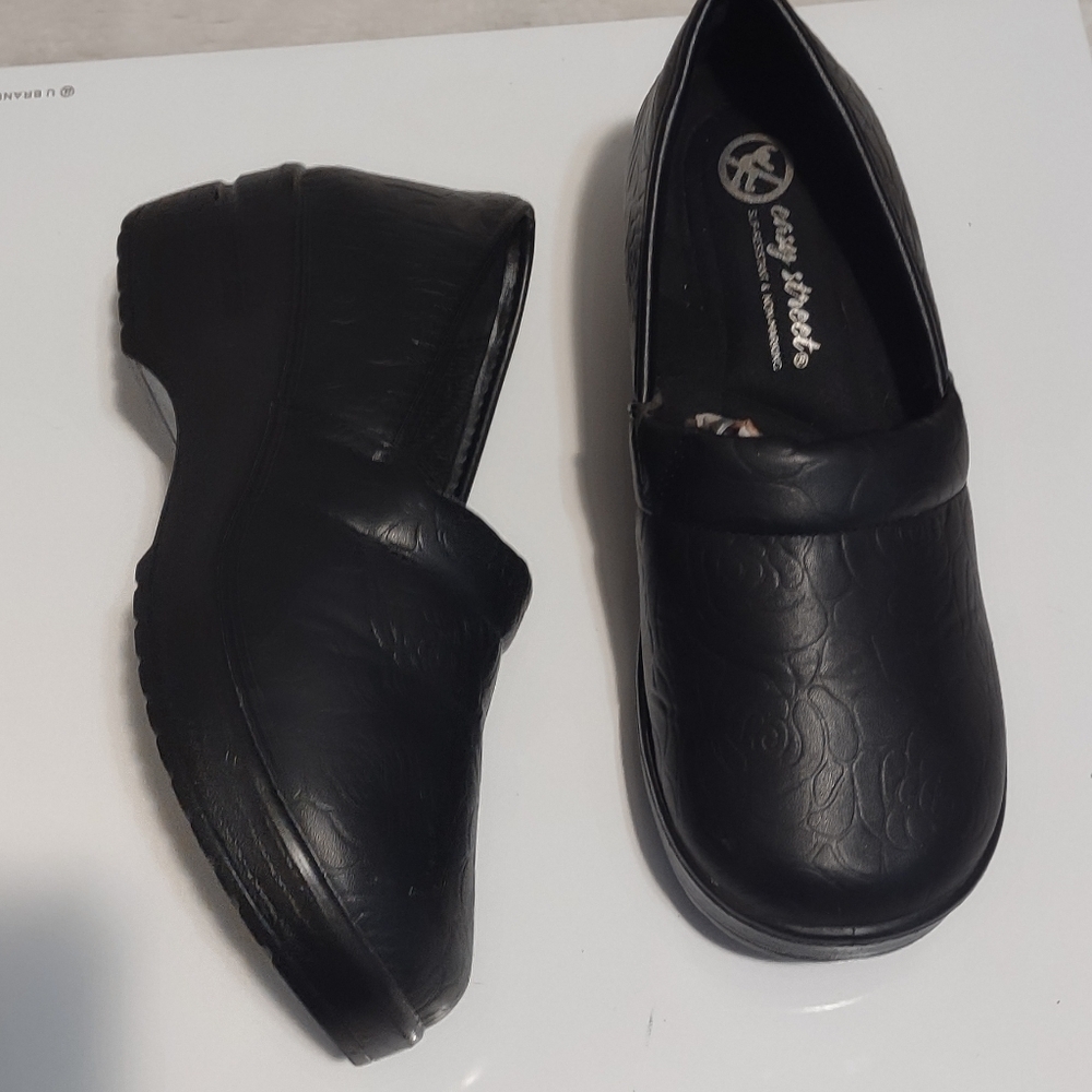 Easy strech shoes for women size 6